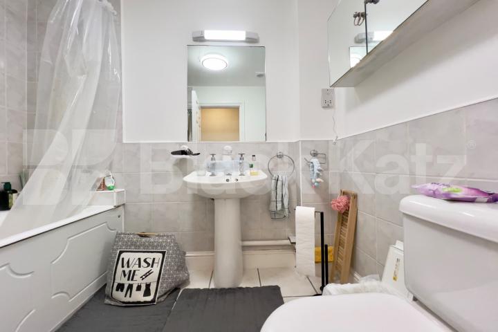 Unique, spacious one bedroom flat in the heart of Pimlico Tachbrook Street, Pimlico